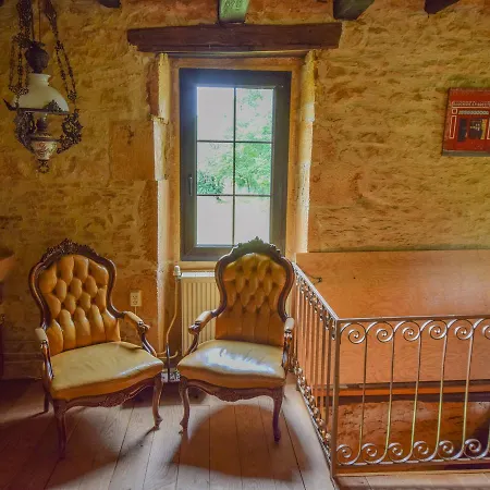 Villa Spacious In Puy-l'evaªque With Swimming Pool *