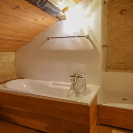 Spacious In Puy-l'evaªque With Swimming Pool Villa