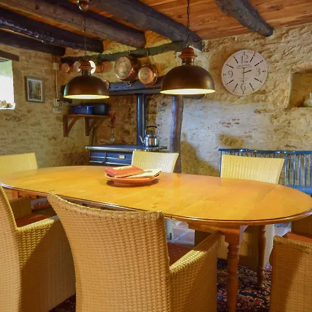 Spacious In Puy-l'evaªque With Swimming Pool