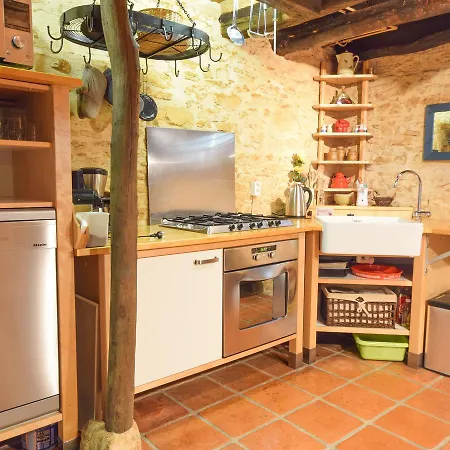 Villa Spacious In Puy-l'evaªque With Swimming Pool *