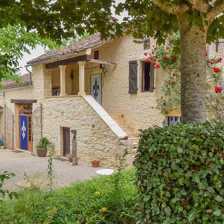 Villa Spacious In Puy-l'evaªque With Swimming Pool *