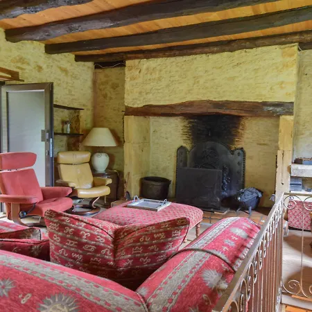 Spacious In Puy-l'evaªque With Swimming Pool וילה *