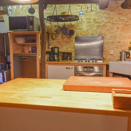 Spacious In Puy-l'evaªque With Swimming Pool *